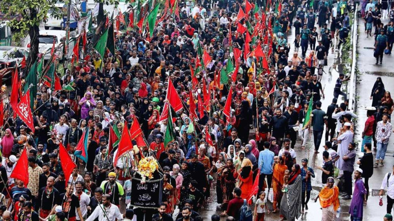 শিশুদের ভালোবাসায় শেষ হলো আশুরার তাজিয়া মিছিল