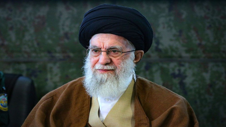 ইসরাইলকে মার্কিন ‘শিকলে বাঁধা কুকুর’ বলে খামেনির হুঁশিয়ারি