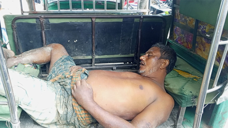 চুয়াডাঙ্গায় দুই ভাইকে কুপিয়ে হত্যা, আহত ১...