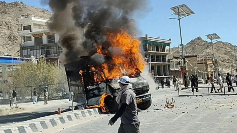 বিক্ষোভে চার জন নিহত হওয়ার পর লাদাখে কারফিউ জারি