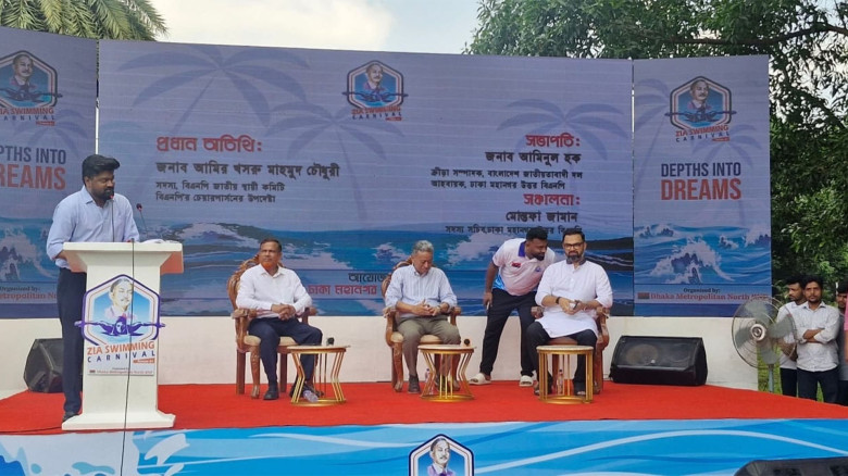 উৎসবমুখর পরিবেশে জমজমাট সাঁতার প্রতিযোগিতা জিয়া উদ্যানের লেক