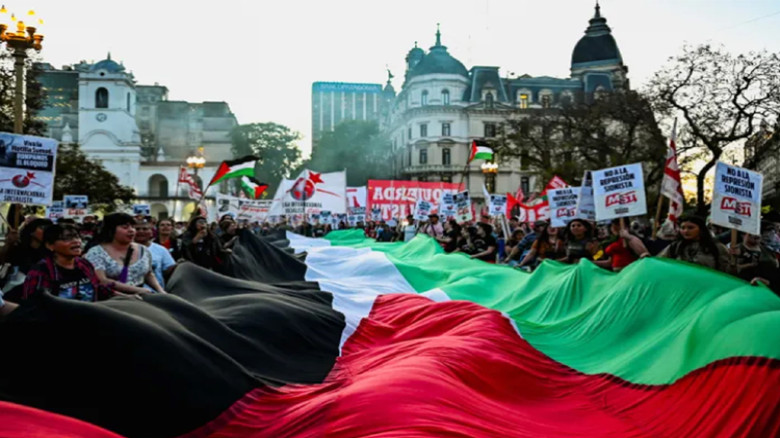 গাজামুখী ফ্লোটিলায় ইসরায়েলি হামলা, বিশ্বজুড়ে নিন্দার ঝড়...