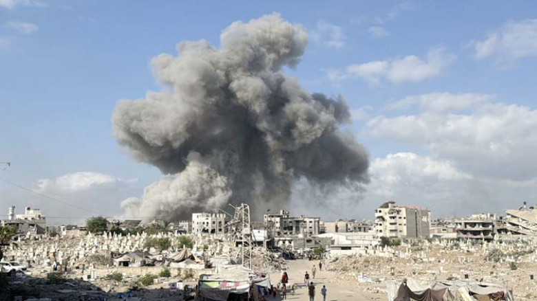 যুদ্ধবিরতি আলোচনা চলাকালেও গাজায় হামলা, নিহত ১০...