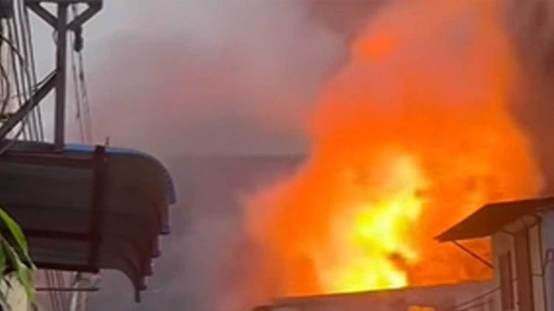 মিরপুরে গার্মেন্টসের আগুনে ৫ জনের মৃত্যু