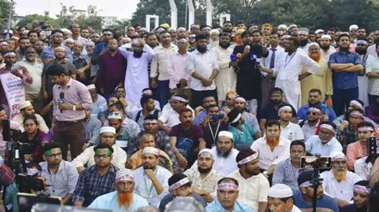 প্রজ্ঞাপন প্রত্যাখ্যান, আন্দোলন চালিয়ে যাওয়ার ঘোষণা শিক্ষকদে