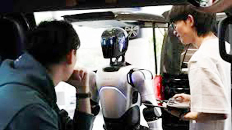 চীনের ক্যান্টন মেলায় এআই’র ঝলক