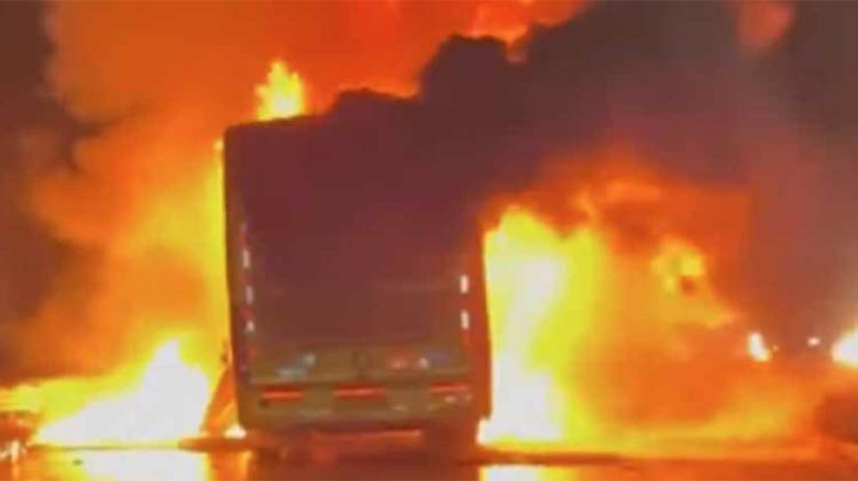 ভারতে চলন্ত বাসে ভয়াবহ অগ্নিকাণ্ড, নিহত ২০