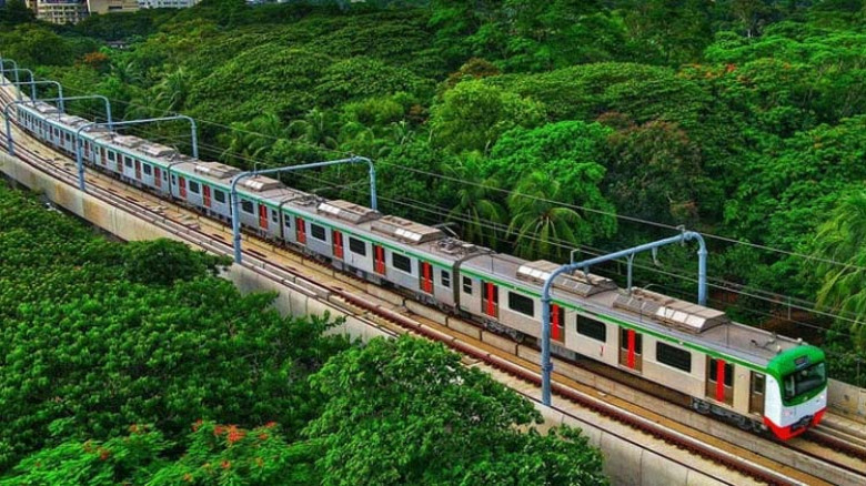 পুরোদমে মেট্রোরেল সেবা চালু