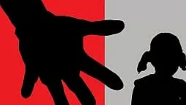 যৌন নিপীড়নের অভিযোগে বীর মুক্তিযোদ্ধাকে গাছে বেঁধে নির্যাতন...