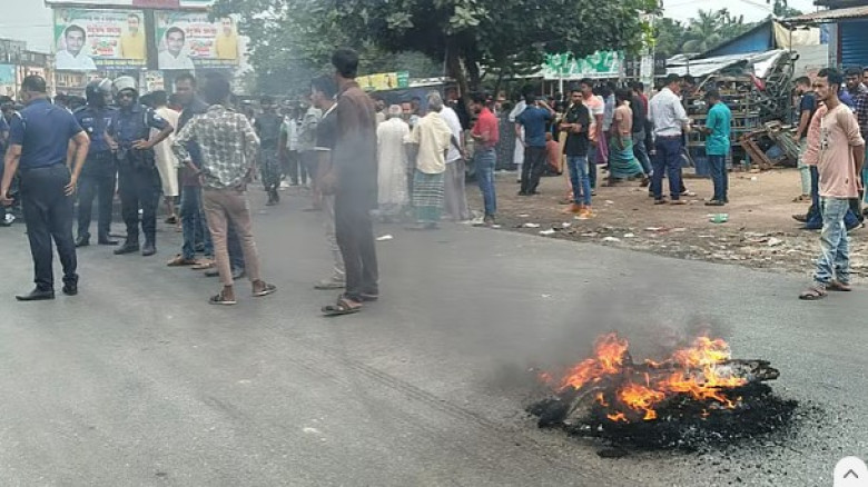চাঁদপুরে বিএনপি প্রার্থী পরিবর্তনের দাবিতে ৩ দিন ধরে বিক্ষোভ