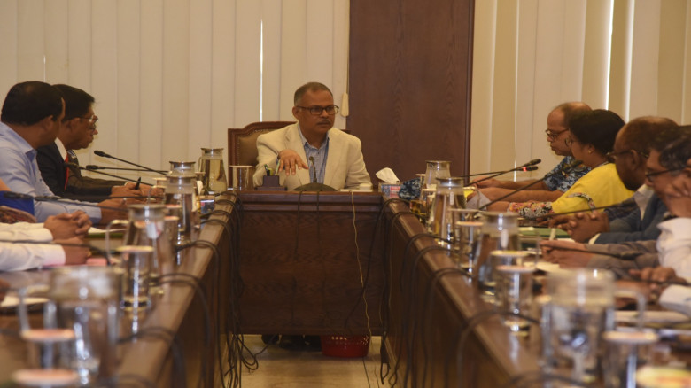 ডেঙ্গু নিয়ন্ত্রণে-এডিস মশার লার্ভা নিধনে মাঠে নামছে ডিএসসিসি